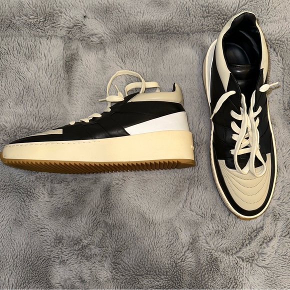 2 PAIR OF SIZE 42 EU SNEAKERS FOR THE PRICE OF 1!!!! - Picture 4 of 4